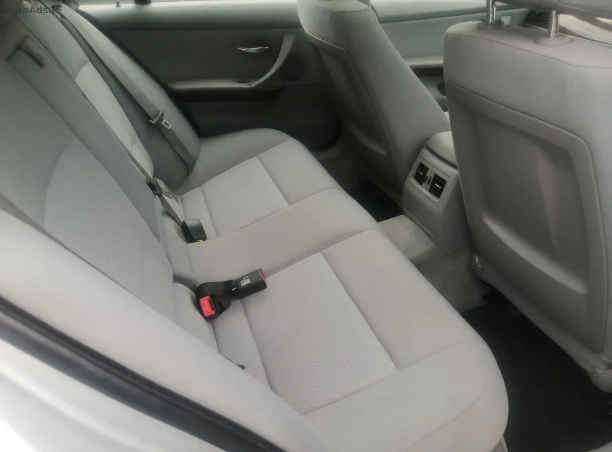 2010 BMW 3-Series – photo 9