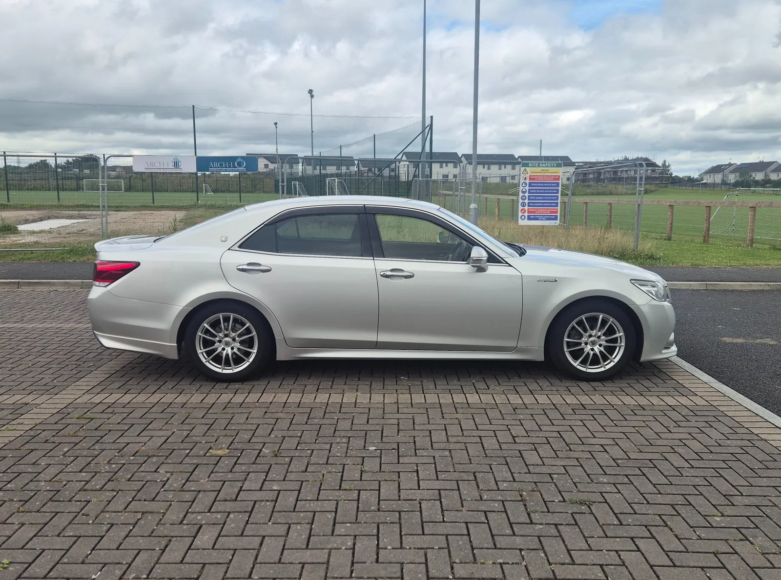 2013 Toyota Crown – photo 2