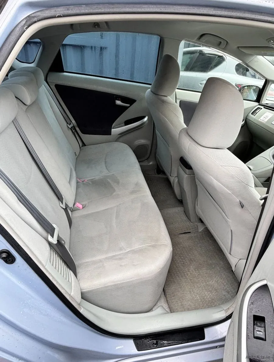 2010 Toyota Prius – photo 2