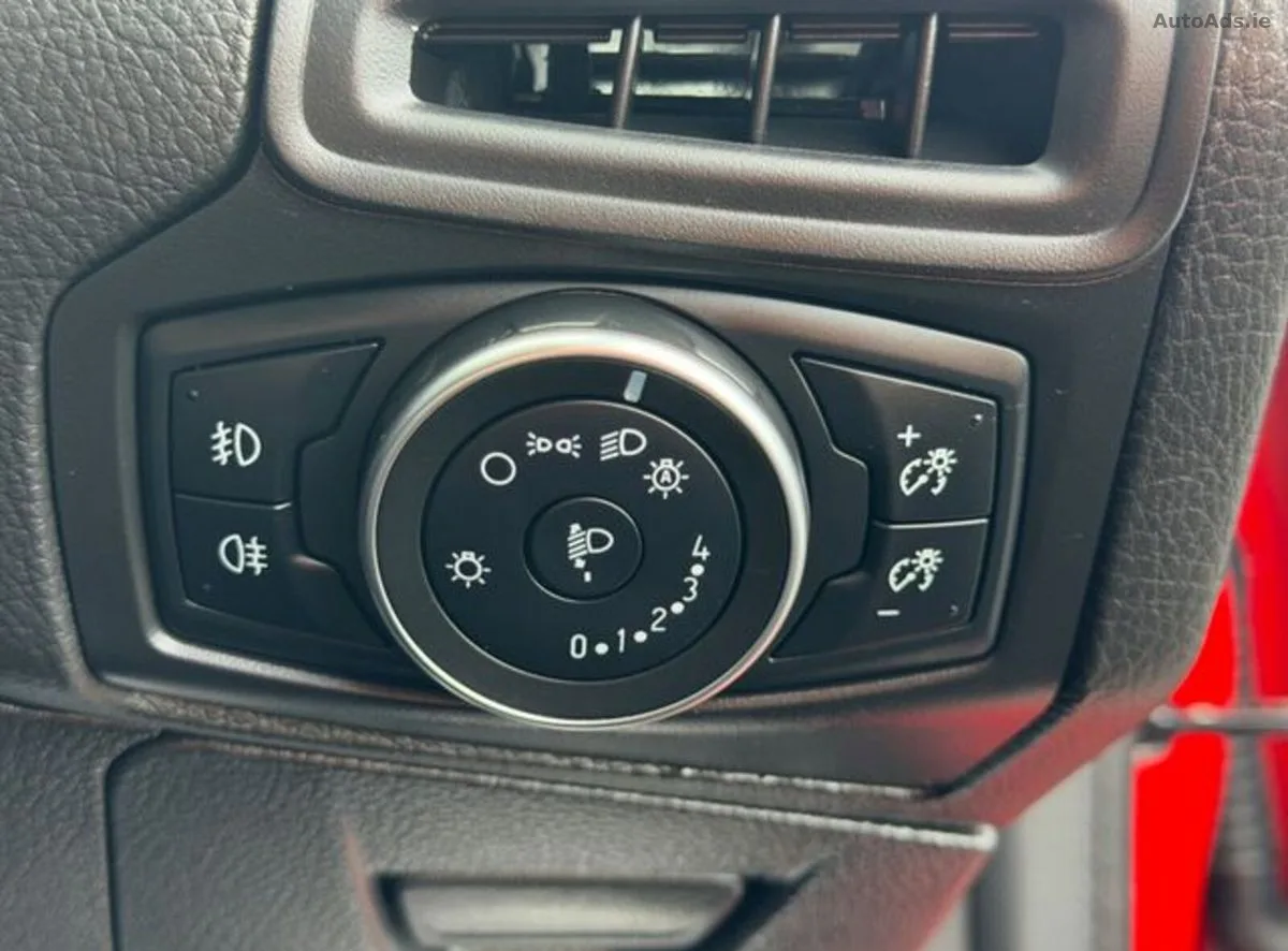 2017 Ford Focus – photo 17