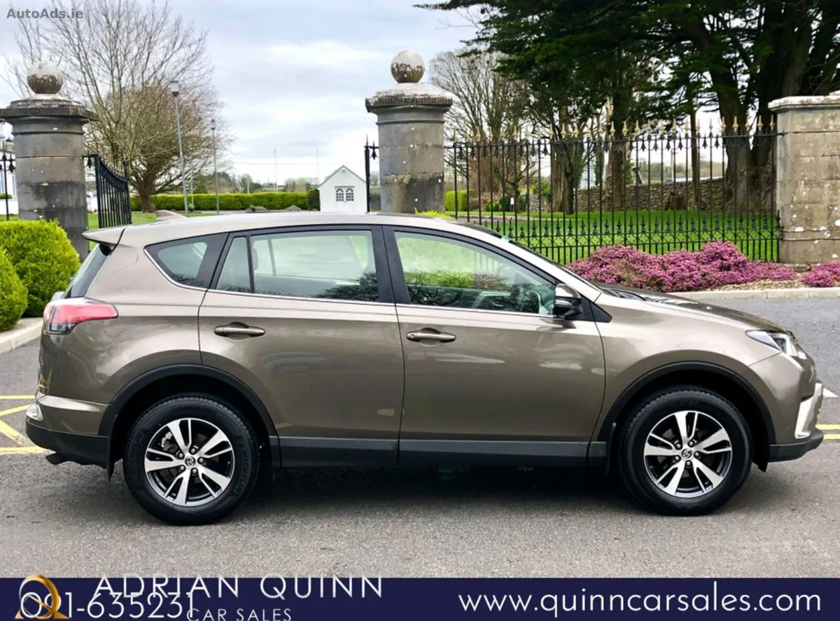 2016 Toyota RAV4 – photo 2