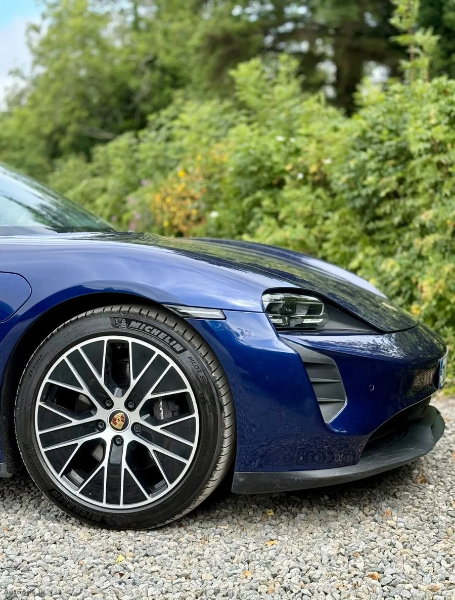 2022 Porsche Taycan – photo 10