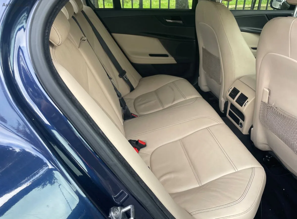 2015 Jaguar XE – photo 13