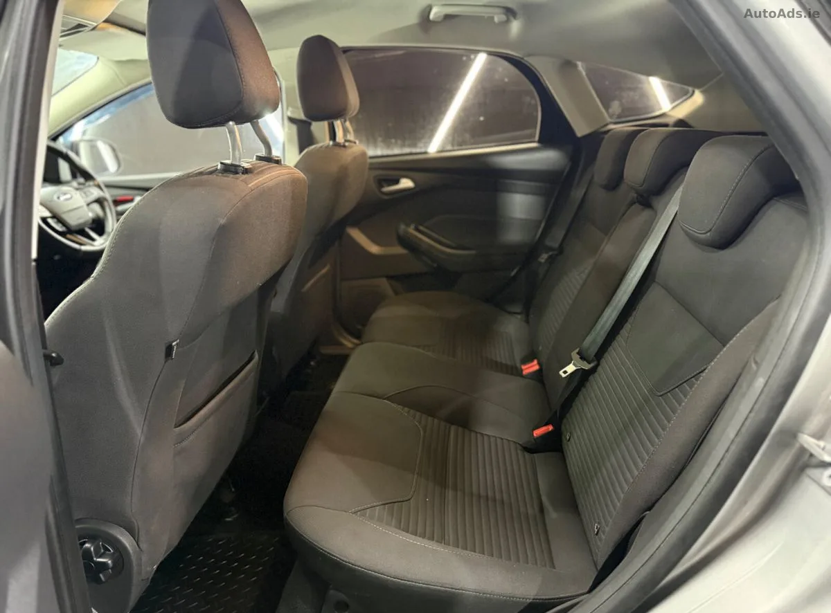 2017 Ford Focus – photo 20