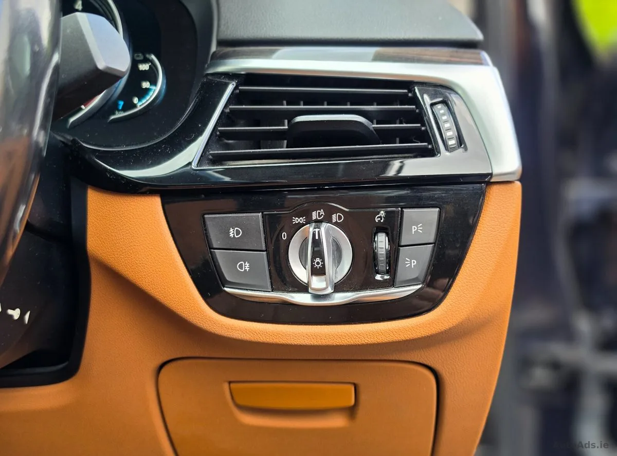 2017 BMW 5-Series – photo 11