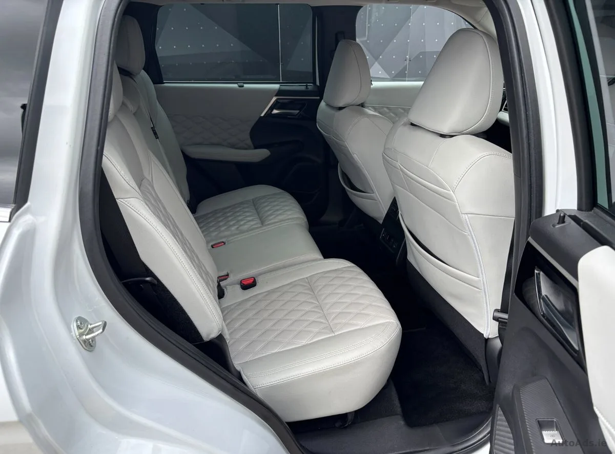 2022 Mitsubishi Outlander – photo 12