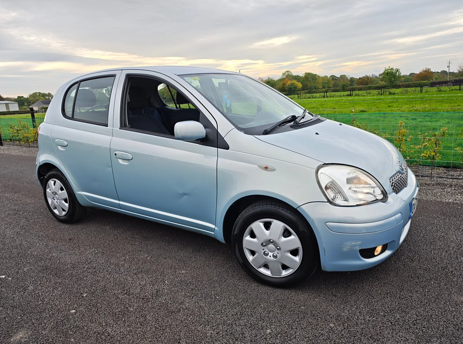 2004 Toyota Yaris – photo 2