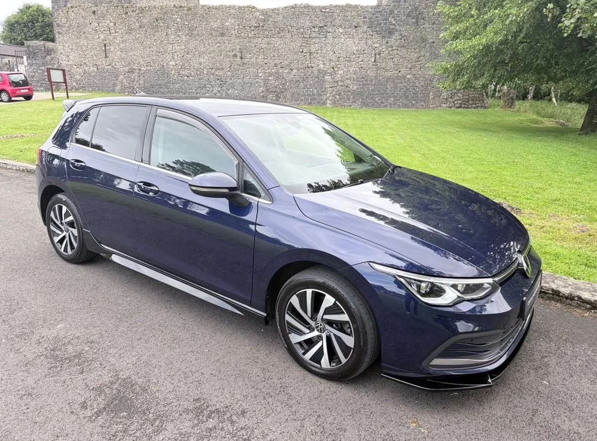 2023 Volkswagen Golf – photo 1