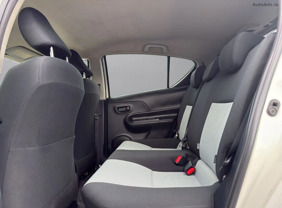 2014 Toyota Aqua – photo 14