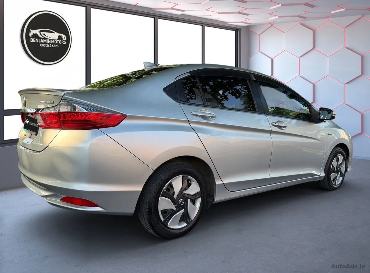 2016 Honda Grace – photo 5
