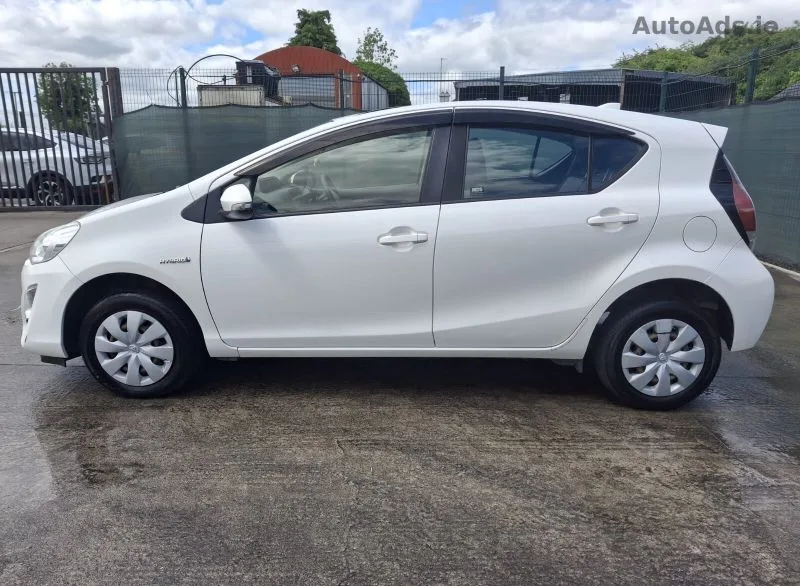 2016 Toyota Aqua – photo 4