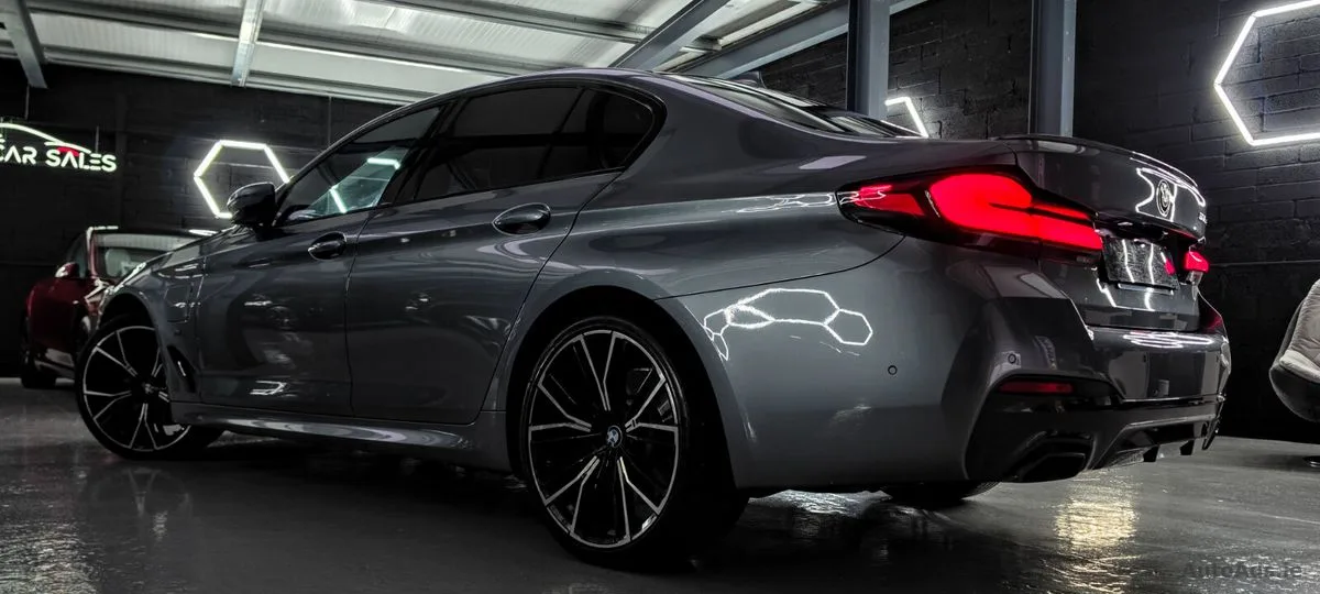 2020 BMW 5-Series – photo 8