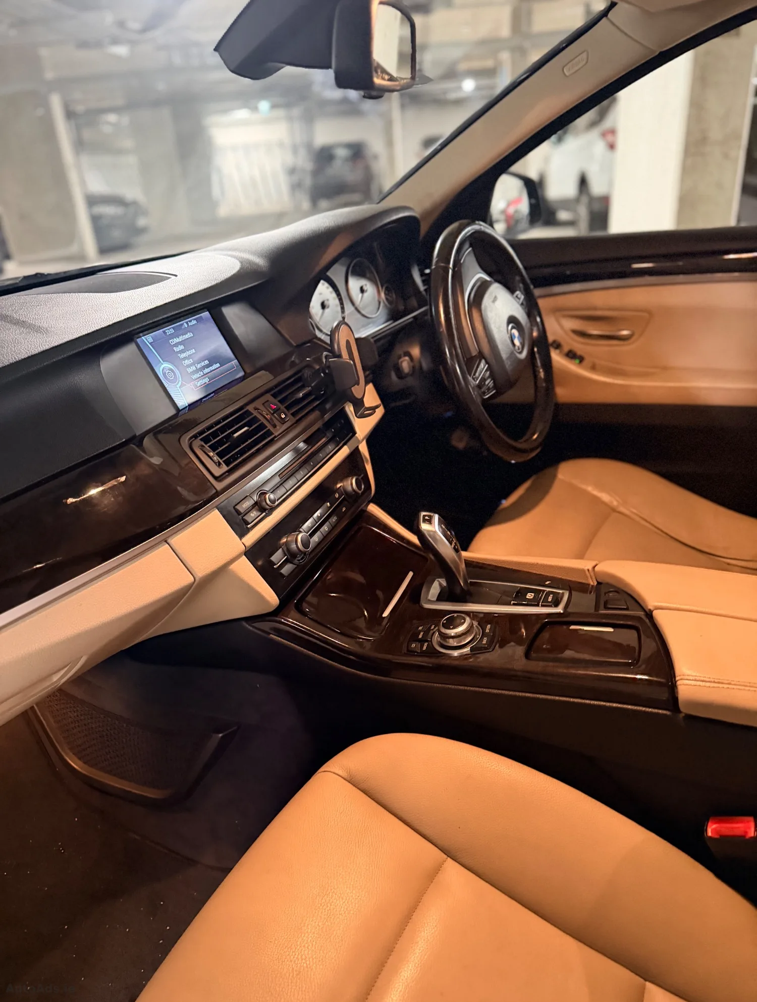 2011 BMW 5 Series – photo 10