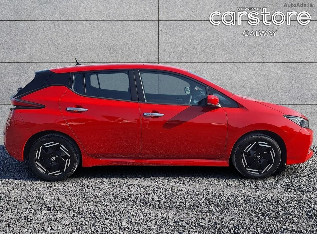 2023 Nissan Leaf – photo 2