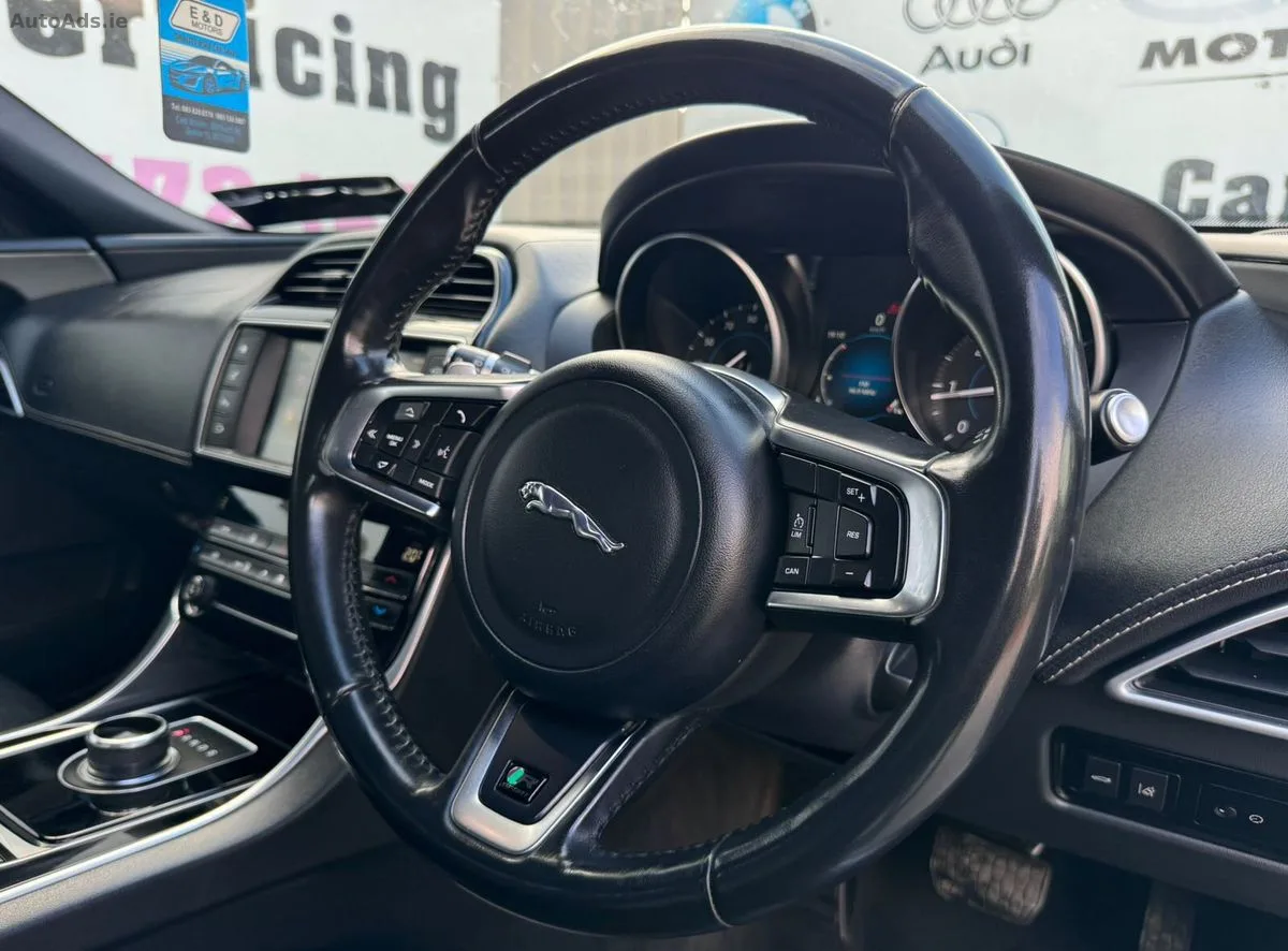 2018 Jaguar XE – photo 17