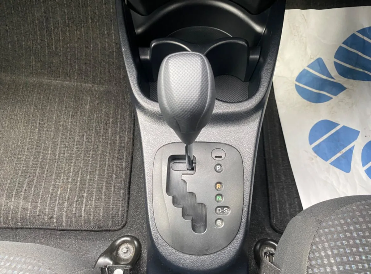 2019 Toyota Vitz – photo 12