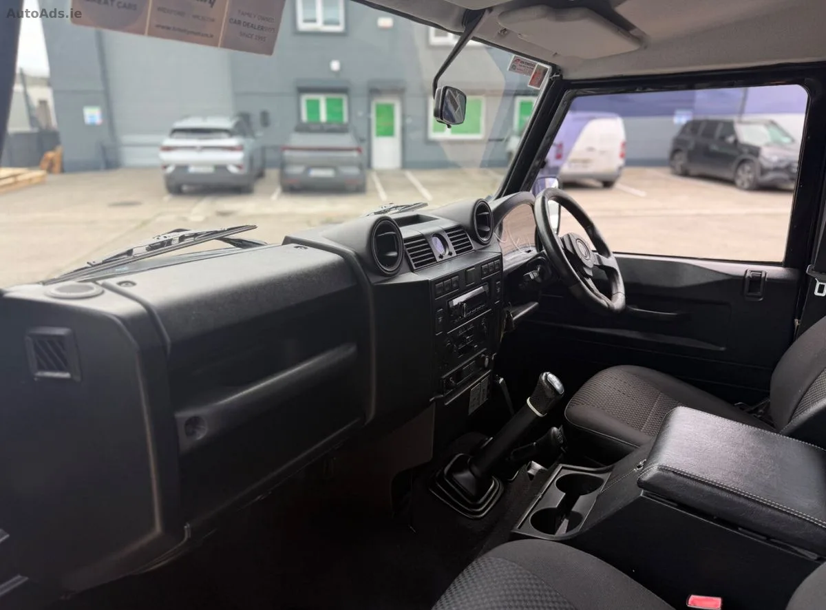 2011 Land Rover Defender – photo 14