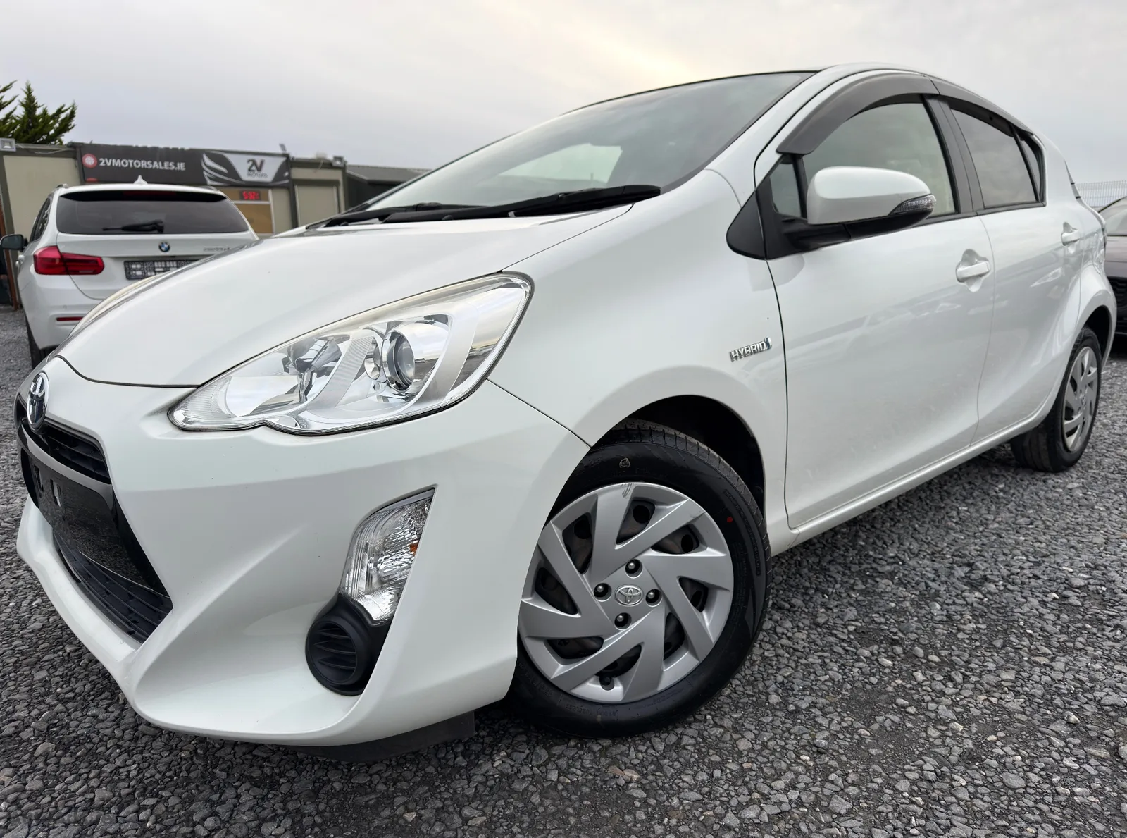 2015 Toyota Aqua – photo 2