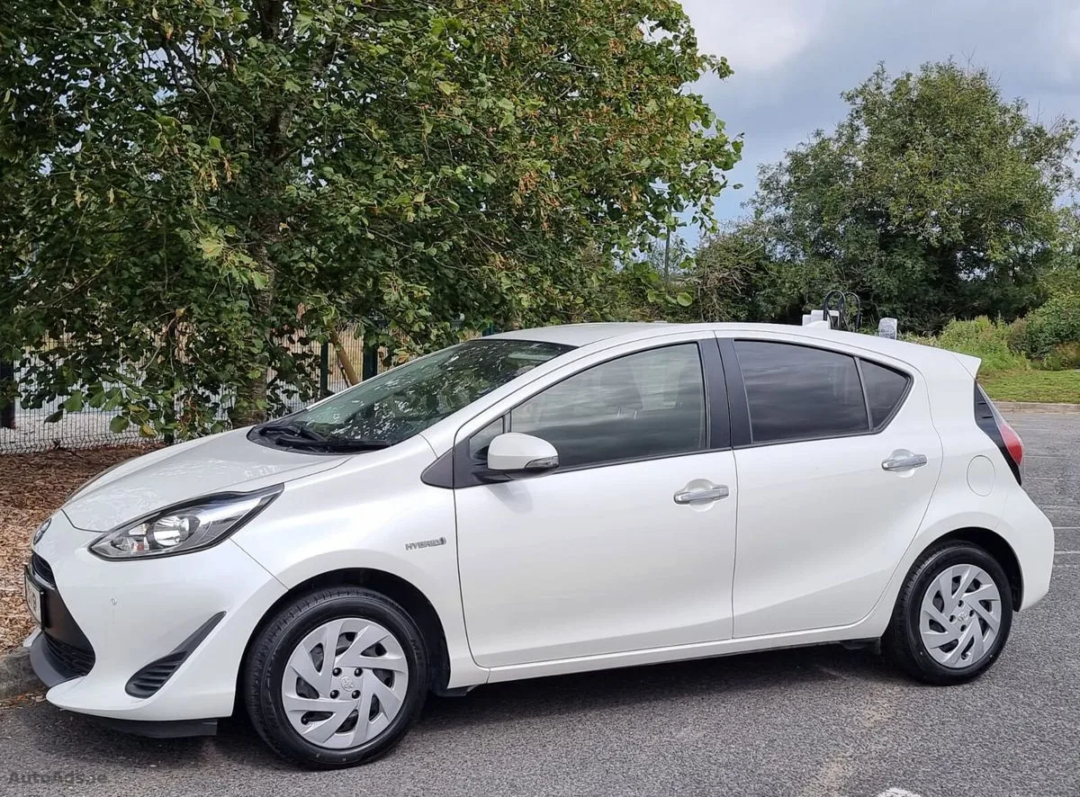 2019 Toyota Aqua – photo 2