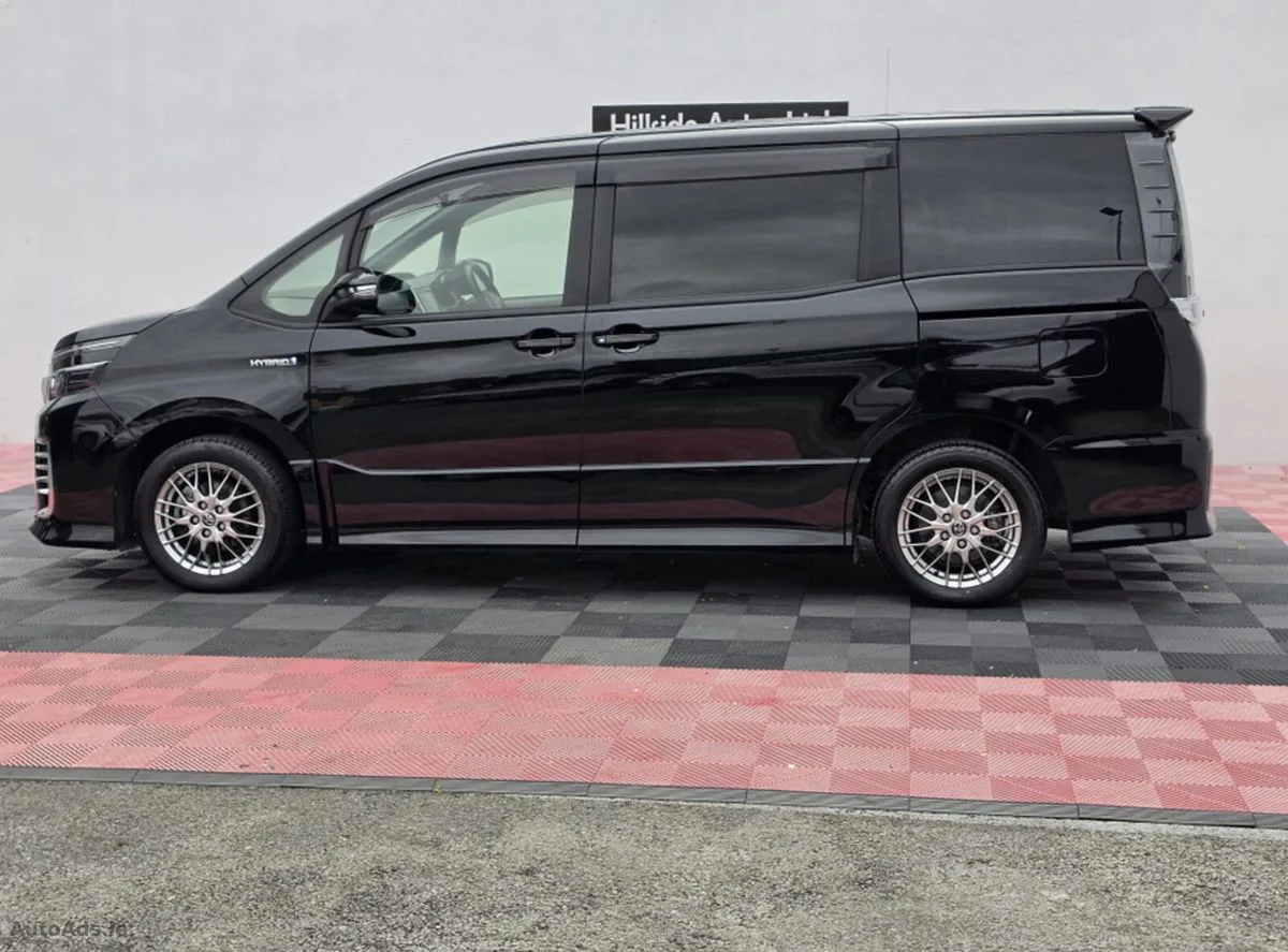 2016 Toyota Voxy – photo 11