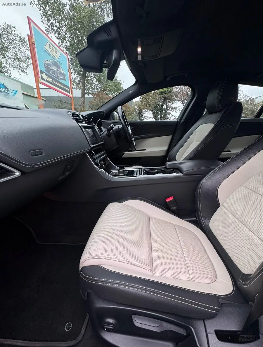 2017 Jaguar XE – photo 14