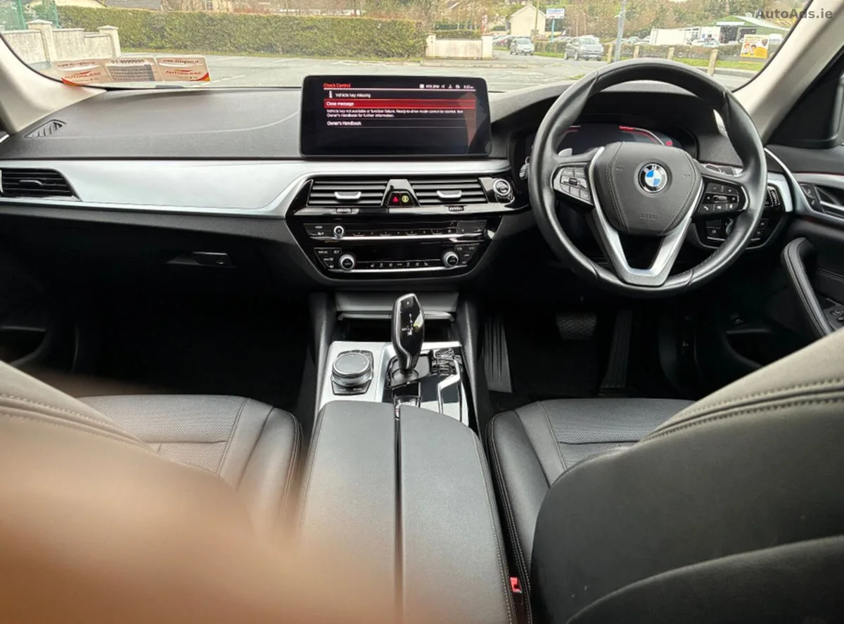 2023 BMW 5-Series – photo 9