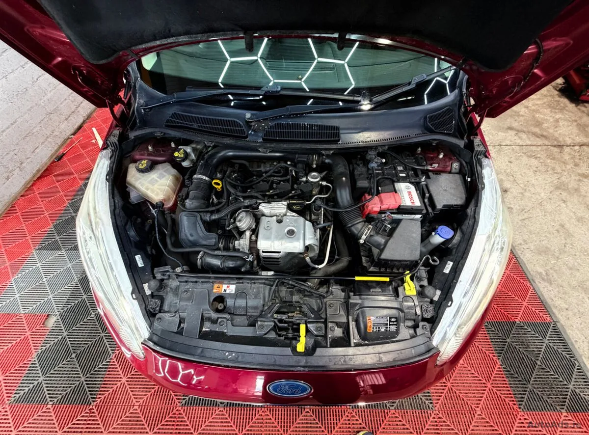 2014 Ford Fiesta – photo 14