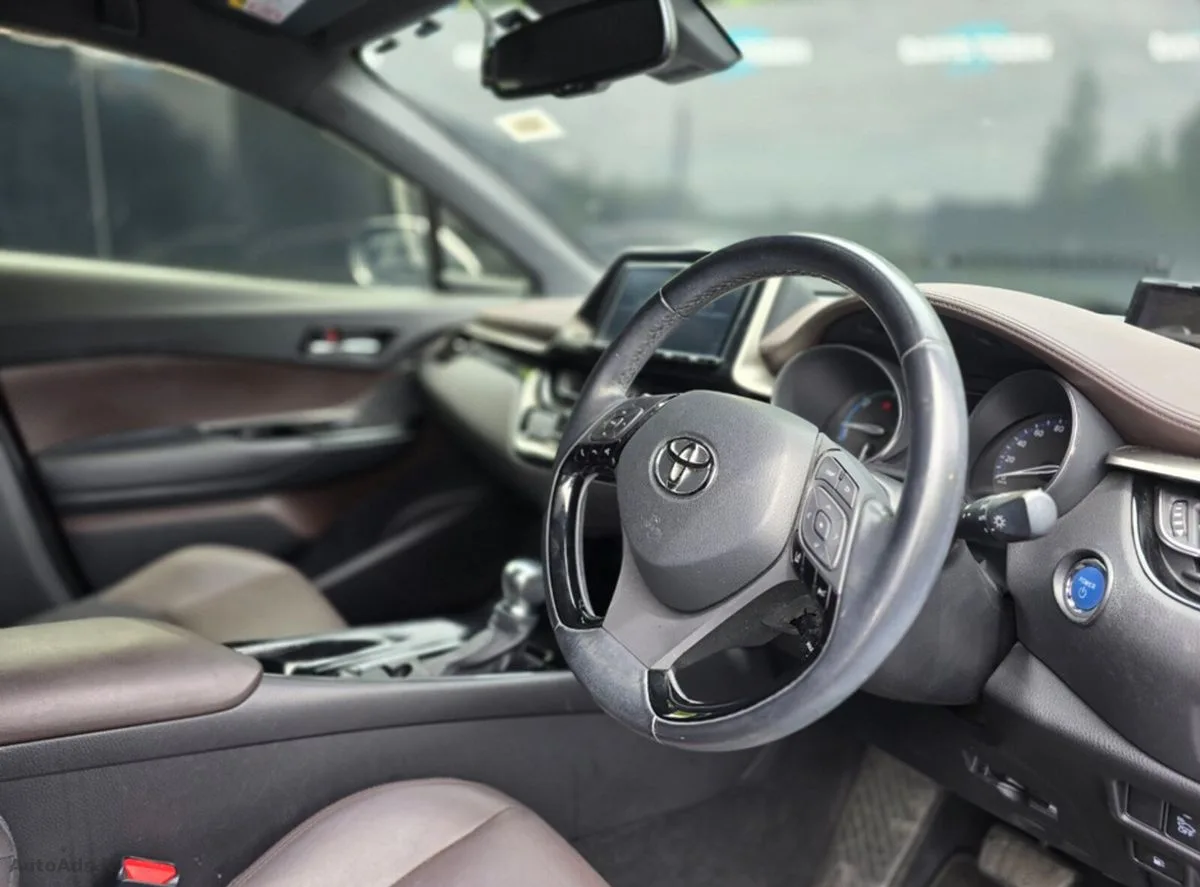 2017 Toyota C-HR – photo 2