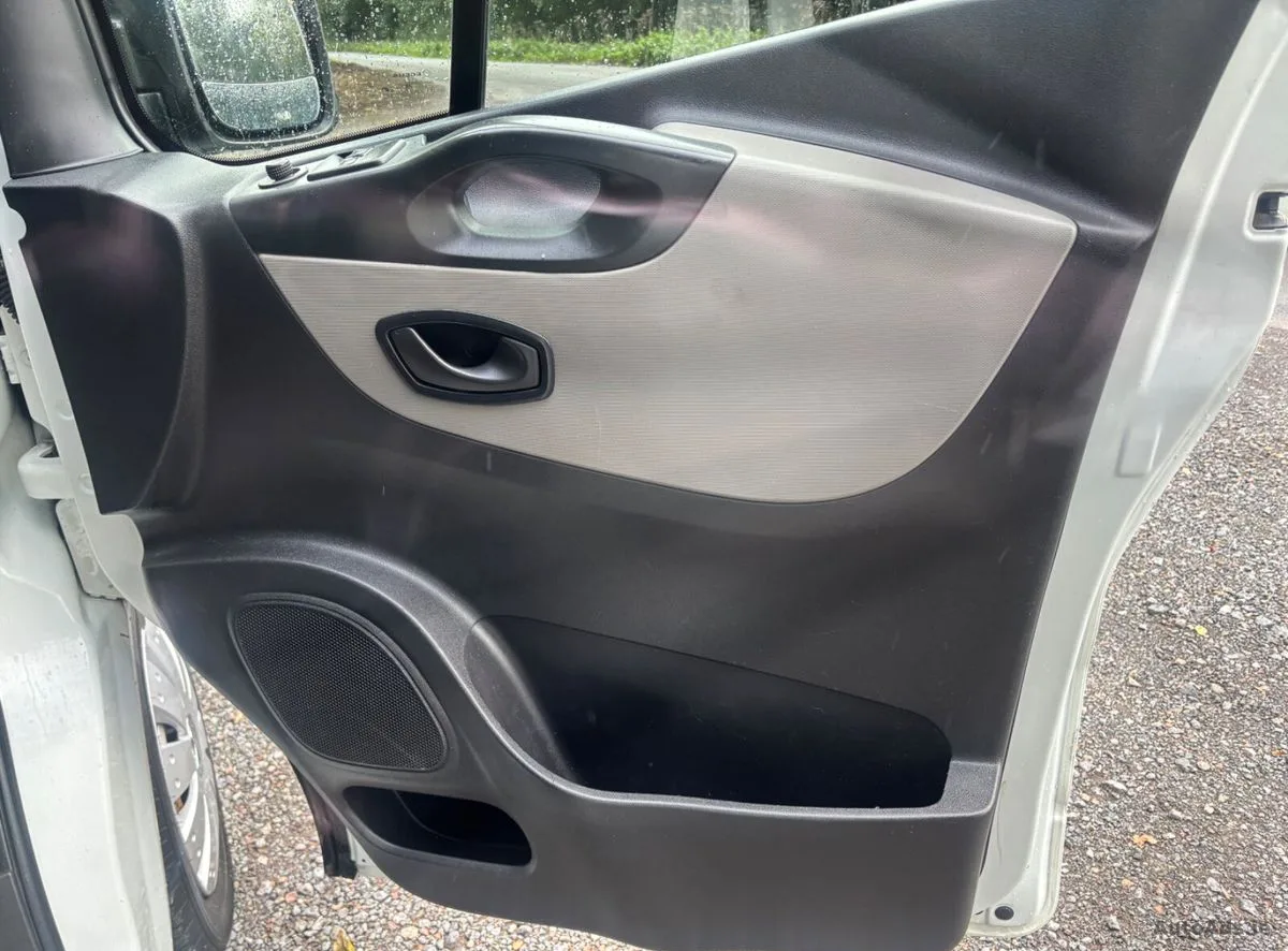 2018 Nissan NV300 – photo 17