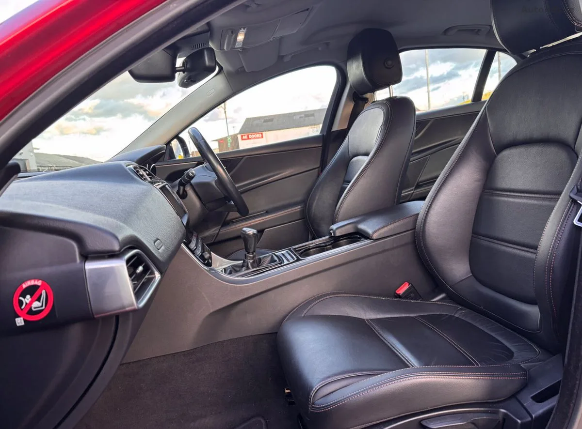2016 Jaguar XE – photo 11