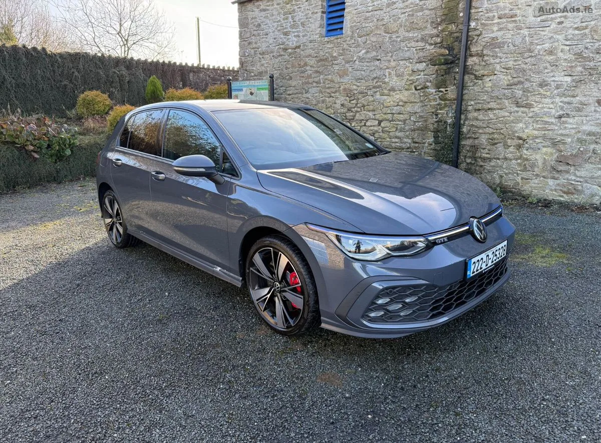 2022 Volkswagen Golf – photo 2