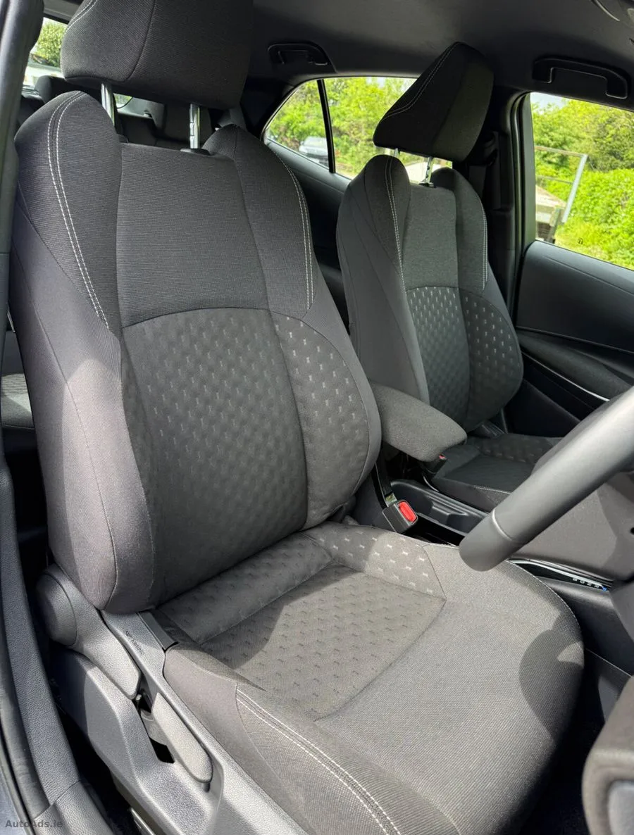 2025 Toyota Corolla – photo 18