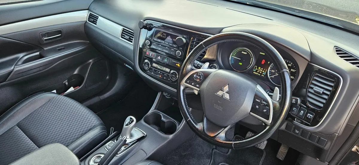 2015 Mitsubishi Outlander – photo 2