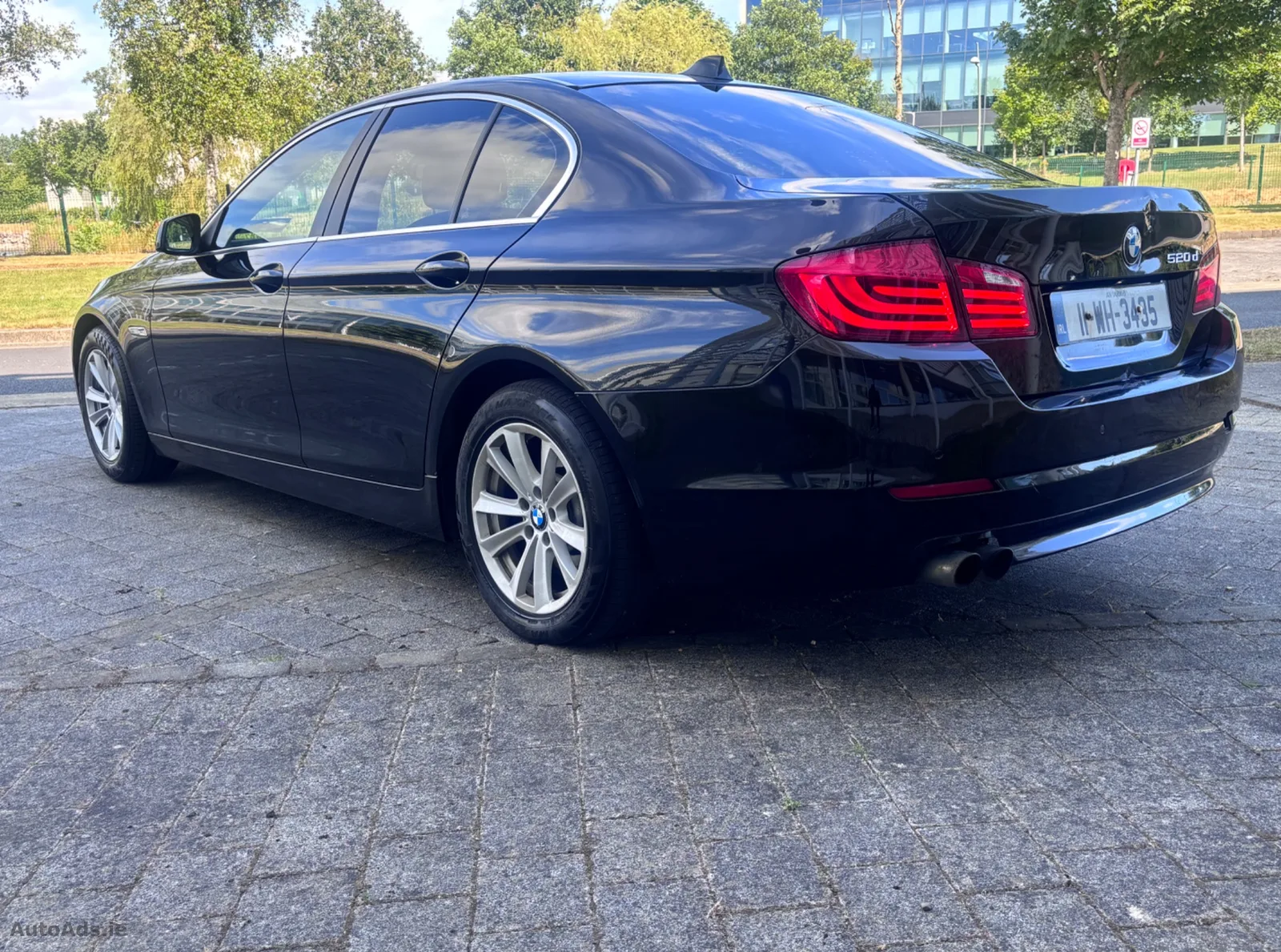 2011 BMW 5 Series – photo 2