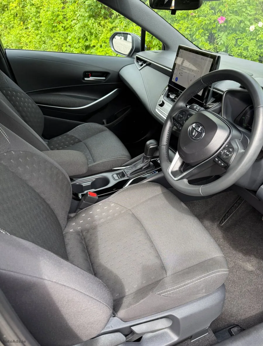 2025 Toyota Corolla – photo 11