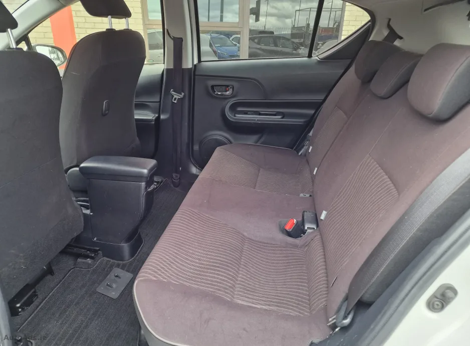 2017 Toyota Aqua – photo 12