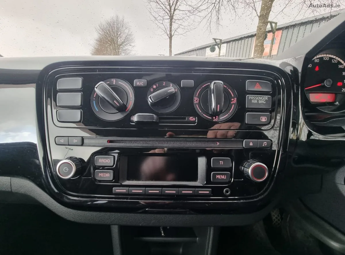 2014 Volkswagen up! – photo 20