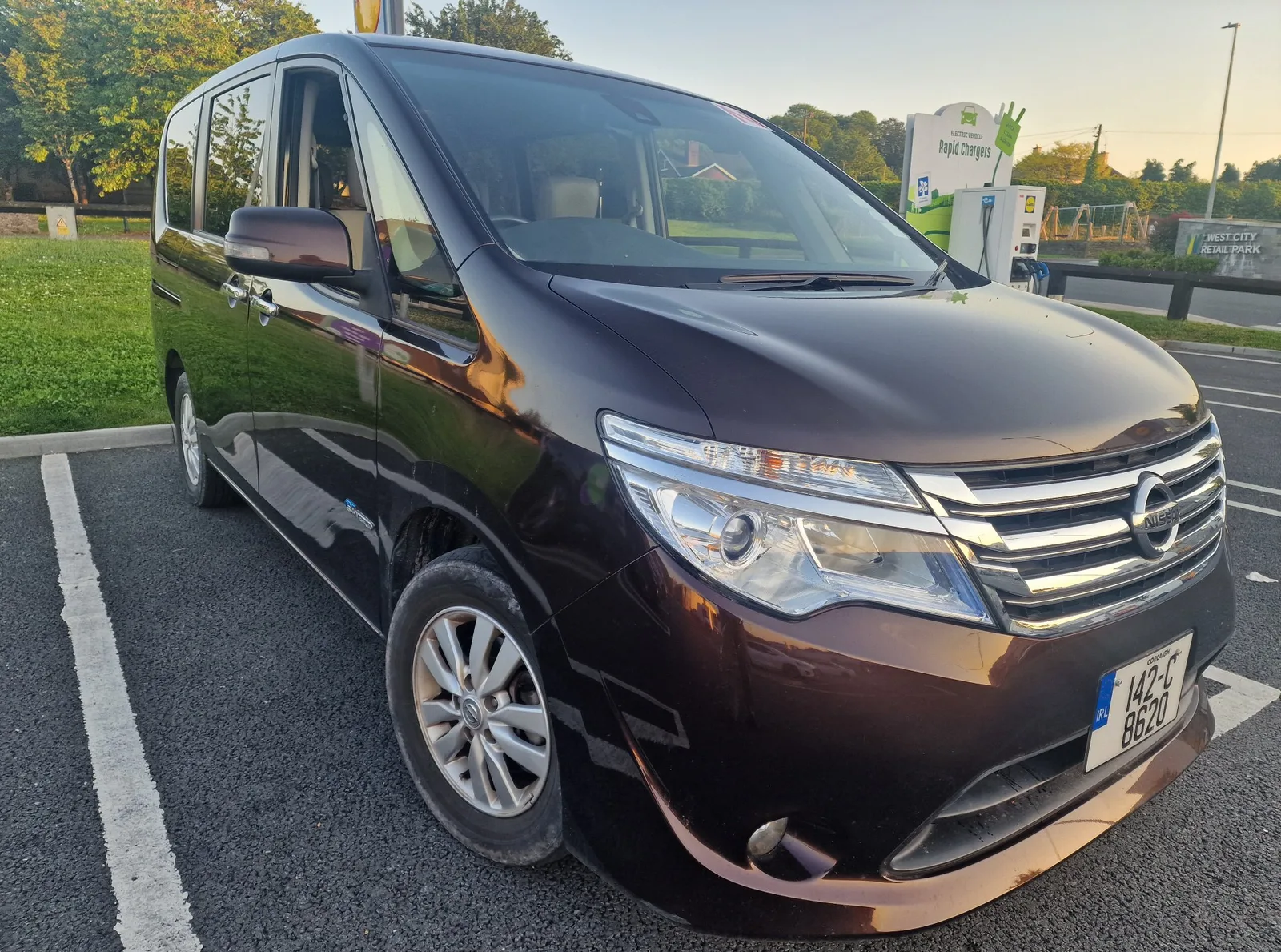 2014 Nissan Serena – photo 3