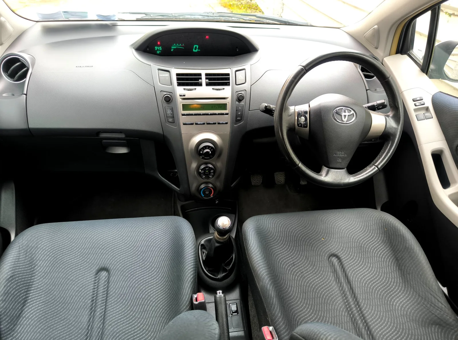 2010 Toyota Yaris – photo 8