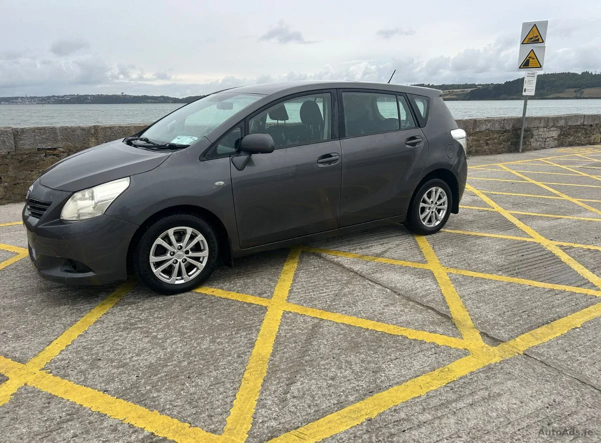 2011 Toyota Verso – photo 2