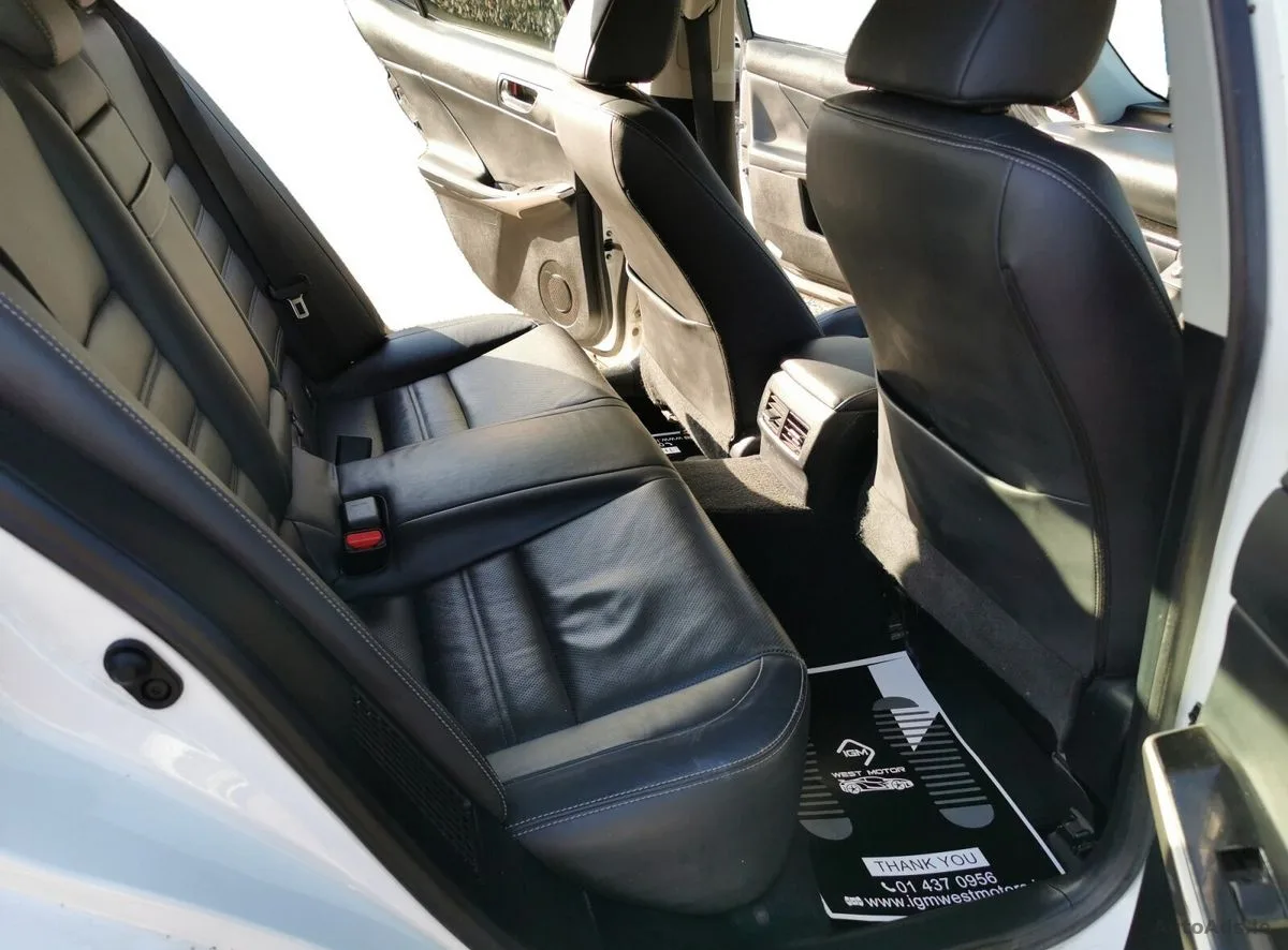 2015 Lexus IS – photo 8