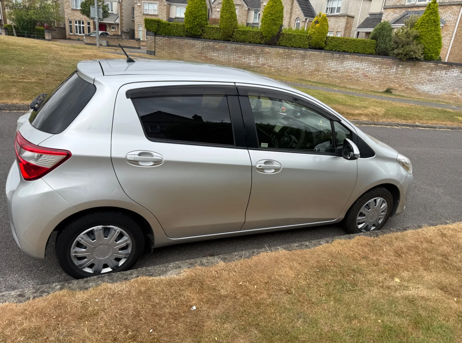 2017 Toyota Vitz – photo 2