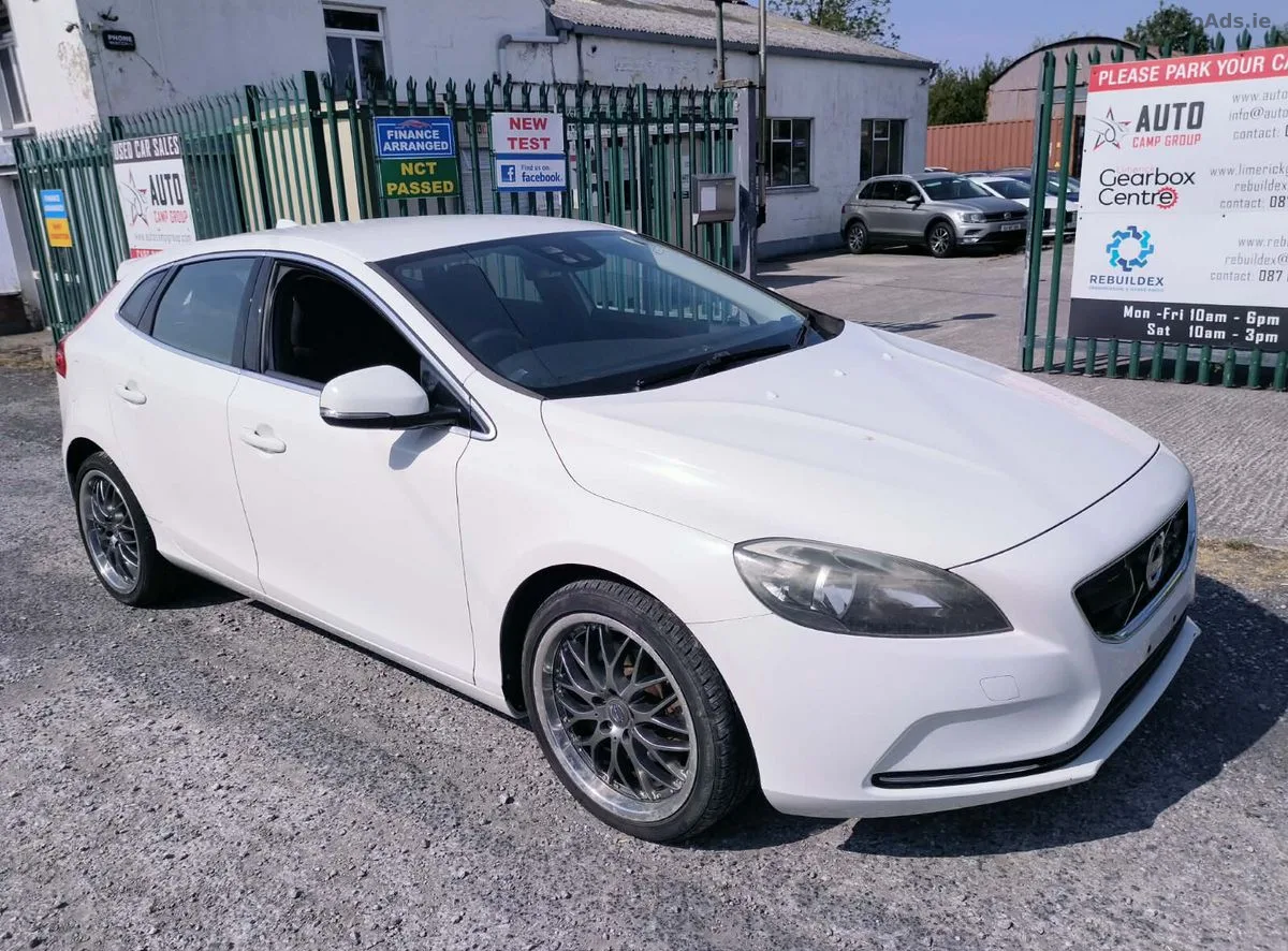 2015 Volvo V40 – photo 1