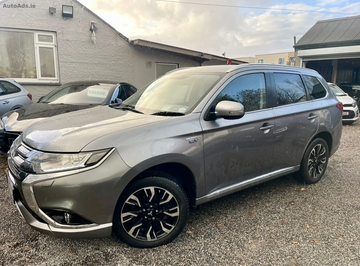 2016 Mitsubishi Outlander – photo 2