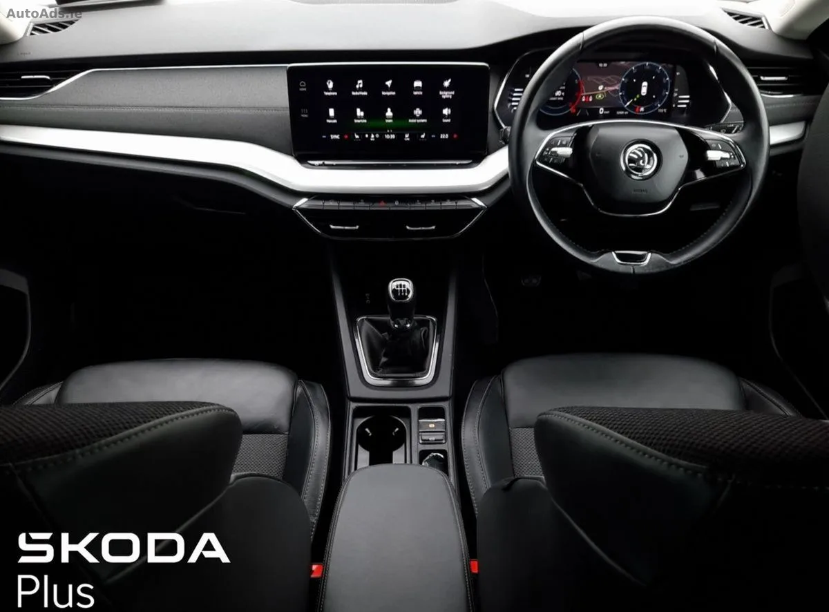 2023 Skoda Octavia – photo 2