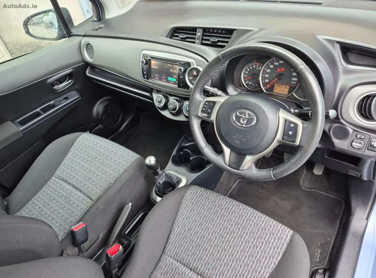 2014 Toyota Yaris – photo 10