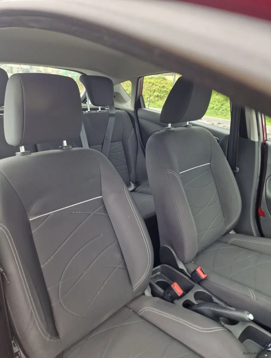 2014 Ford Fiesta – photo 9
