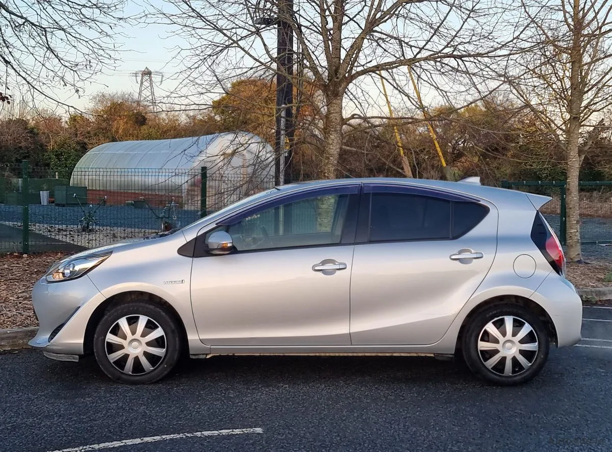 2019 Toyota Aqua – photo 3