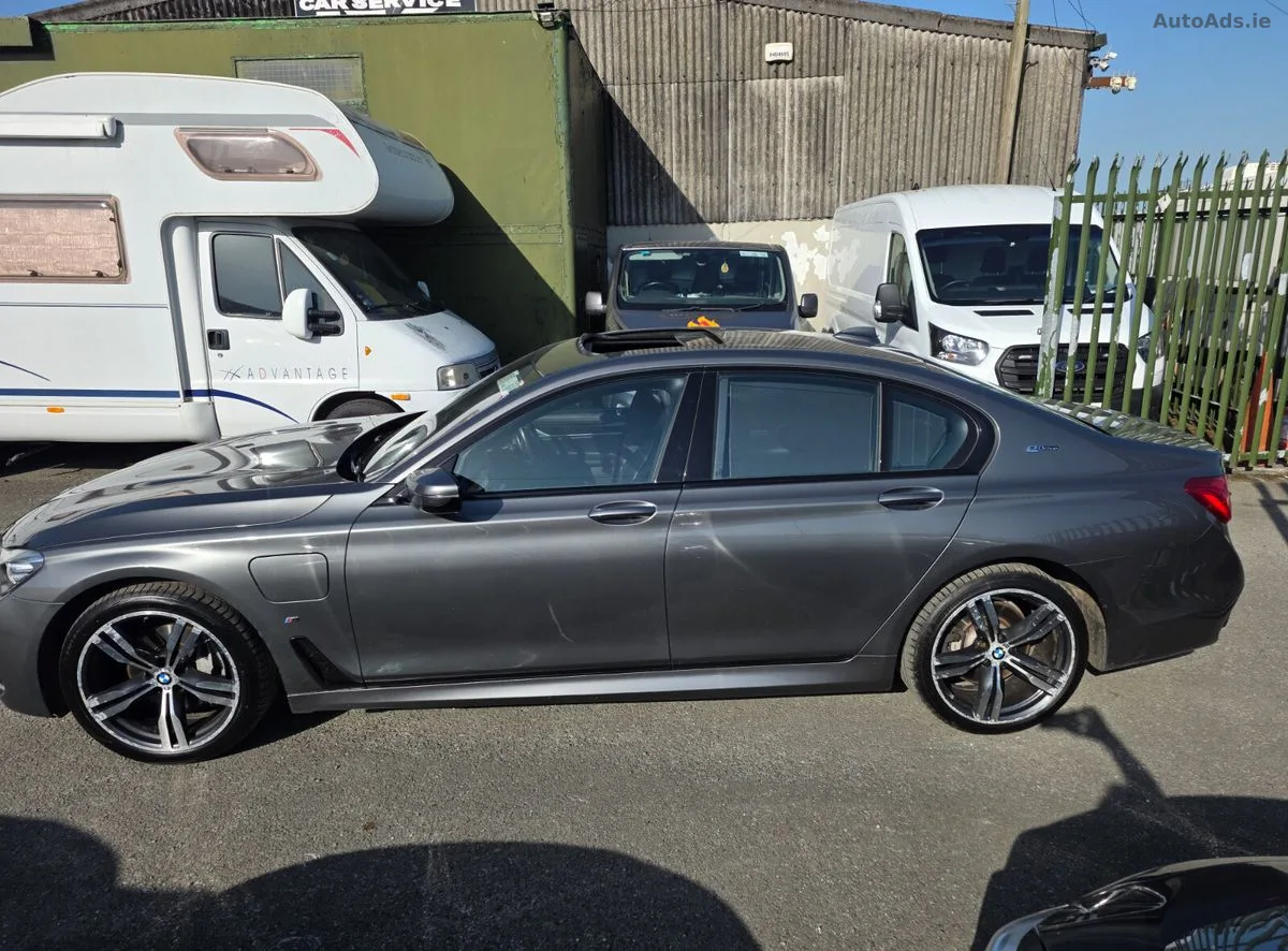 2017 BMW 7-Series – photo 10