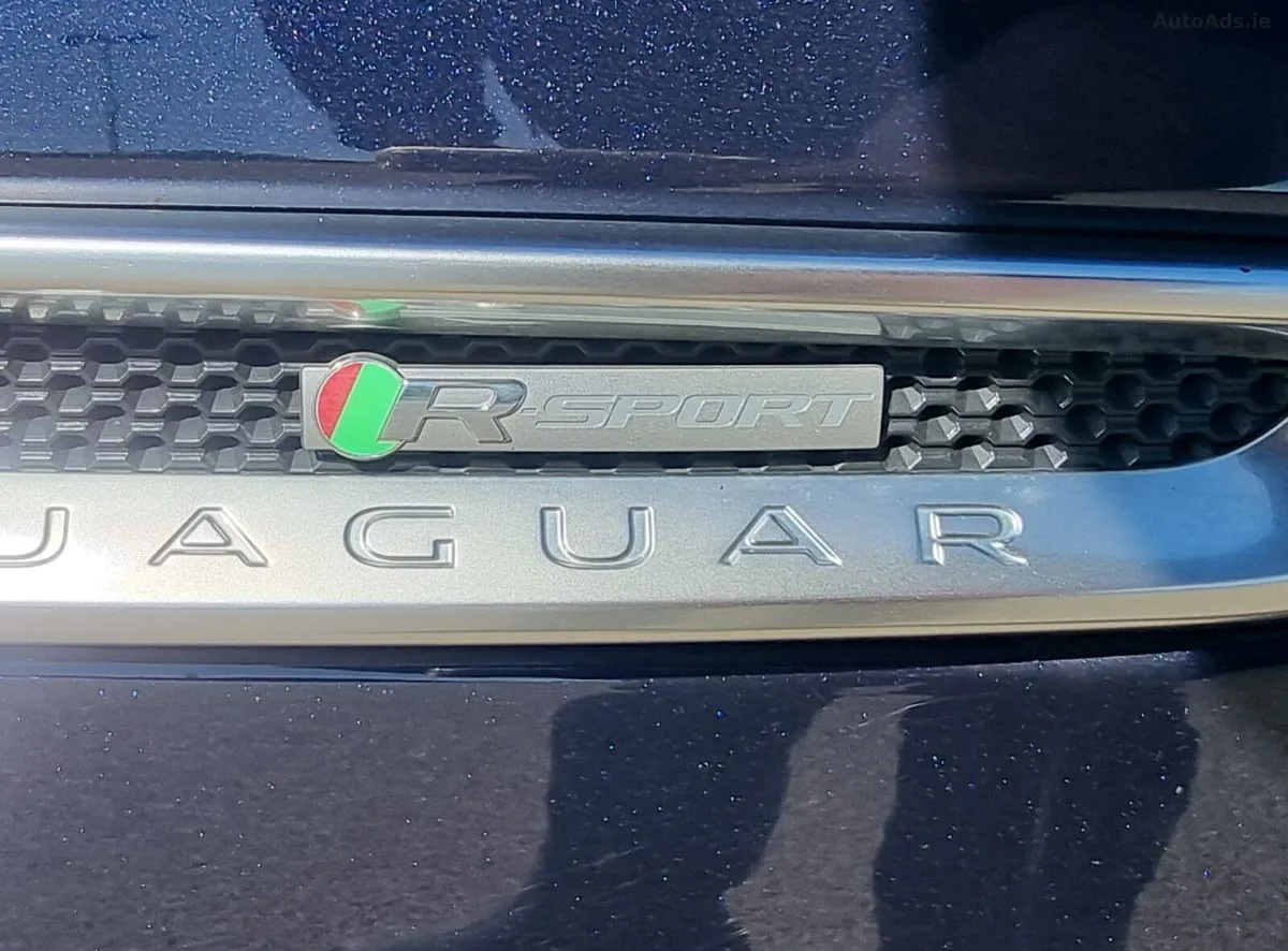 2015 Jaguar XE – photo 11